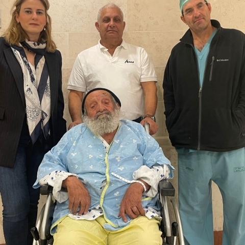 בגיל 108 בא לטפל בעפעף - בריאות בפתח תקווה