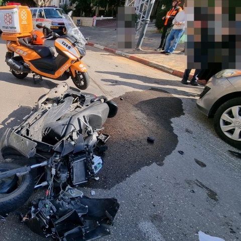 רוכב אופנוע נפצע בינוני בתאונת דרכים ברח' שטממפר בפתח תקווה - חדשות בפתח תקווה