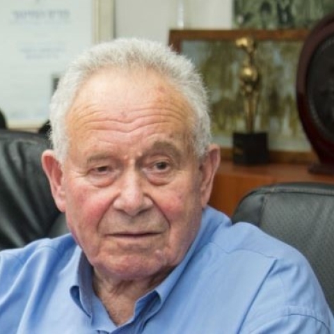 שמעון גרינהוייז, מנהל בי"ס עמל ב' ומדליק המשואה לשואה ולגבורה הלך היום לעולמו - חדשות בפתח תקווה