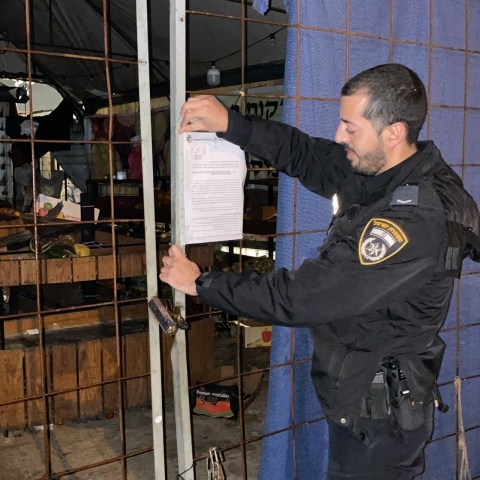 2 שב"חים - אב ובנו, הועסקו בבית עסק לפירות וירקות - חדשות בפתח תקווה