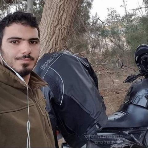 אבל בתיכון אחד העם בפ"ת: רס"ן במיל' נצר שמחי ז"ל, אחיה של המורה אדוה גבאי, נפל בקרב ברצועת עזה - חדשות בפתח תקווה