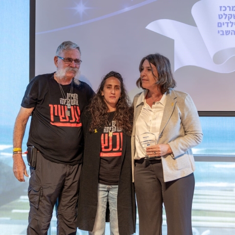 אות אבירות מרכז פרס לשלום וחדשנות הוענק לד"ר אפרת ברון הרלב מנהלת מרכז שניידר - בריאות בפתח תקווה