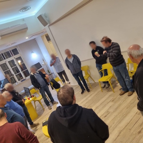 גבר מי שמצטרף למעגל הזה - קהילות בפתח תקווה