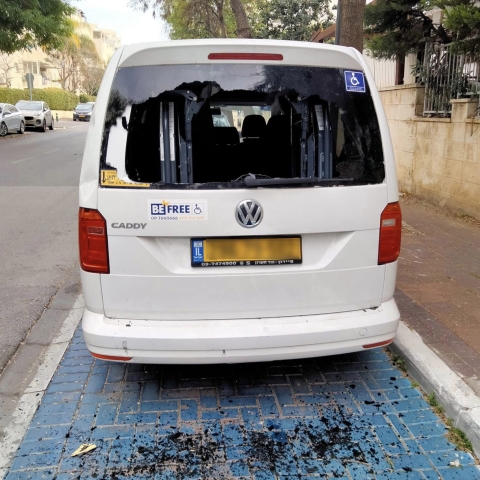 ונדליזם. נפצו את השמשות של רכב חונה - חדשות בפתח תקווה