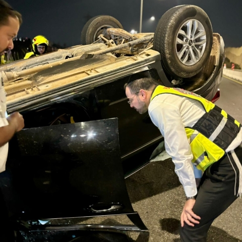 פצוע בינוני ו-2 פצועים קל בתאונה בין מונית לרכב, שר הבריאות העניק את הטיפול הרפואי - חדשות בפתח תקווה