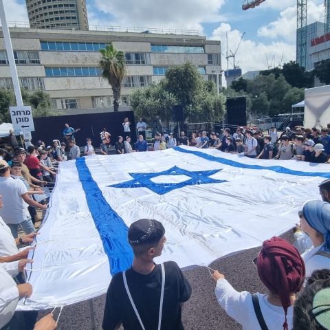 תלמידי ישיבת אמית כפר גנים פתח תקווה למען החטופים - חינוך בפתח תקווה