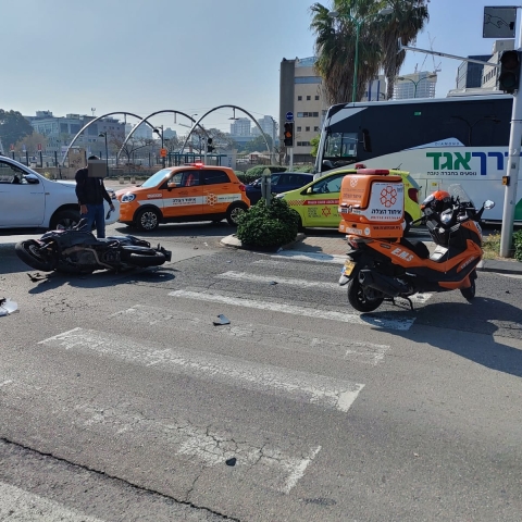 2  פצועים בתאונת דרכים בדרך שמלצר בפתח תקווה - חדשות בפתח תקווה
