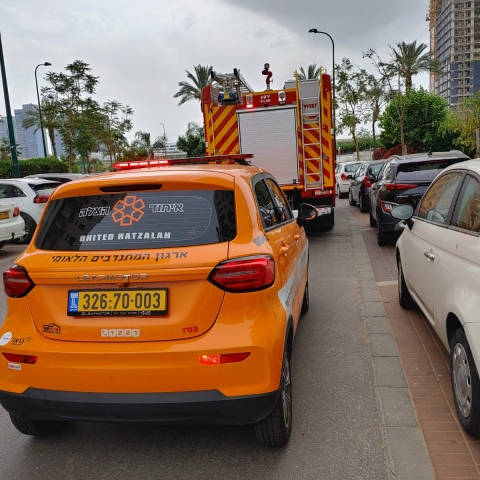 פצוע קל בשריפה ברח' מבצע דקל בפתח תקווה - חדשות בפתח תקווה