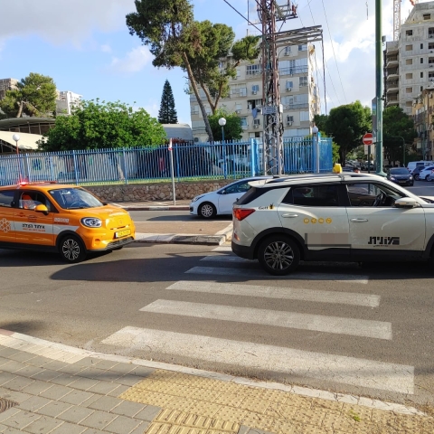 הולך רגל נפגע ממונית ברחוב משה שרת בפתח תקווה - חדשות בפתח תקווה