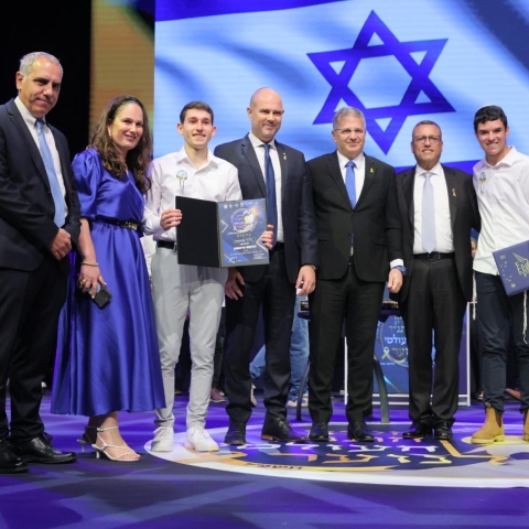 חתן חידון התנ"ך - תלמיד בביה"ס אמית כפר גנים בפתח תקווה - חינוך בפתח תקווה