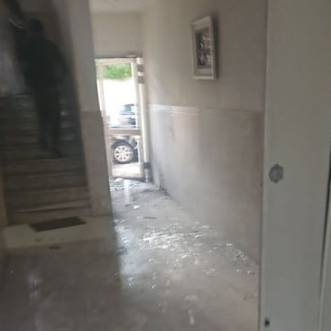 פיצוץ עז נשמע בשכונת הדר גנים: הושלך רימון לעבר בניין מגורים - חדשות בפתח תקווה