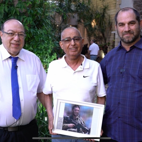 משפחת החייל שנהרג ציינה את יום הולדתו עם המושתל שחייו ניצלו - בריאות בפתח תקווה