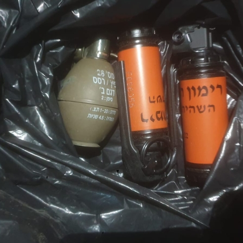 2 רימוני הלם, רימון רסס וחומר החשוד כסם מסוג קריסטל - חדשות בפתח תקווה
