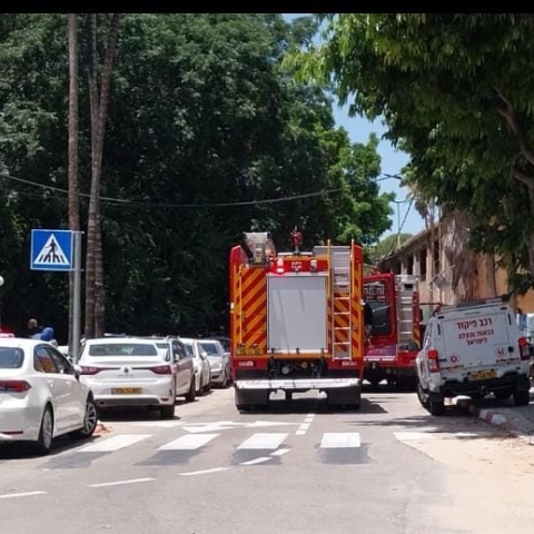 שריפה בדירה ברח' אושיסקין, חולצו לכודים מהדירה - חדשות בפתח תקווה