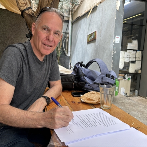 המורה שפוטר ע"י העירייה לאחר שביקר את צה"ל, ישוב ללמד בתיכון בפתח תקווה - חדשות בפתח תקווה