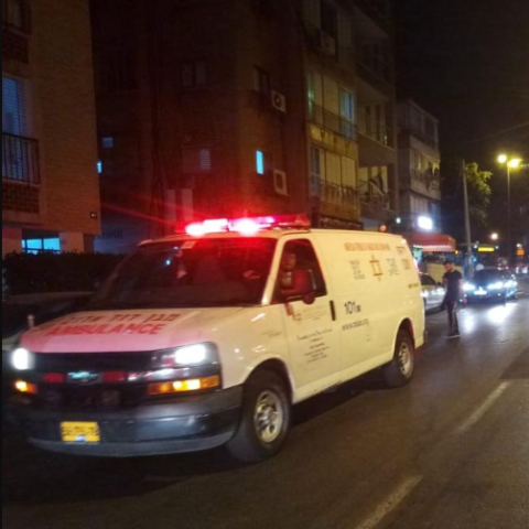 רכב התהפך ברחוב נחלת צבי,  אישה נפצעה קשה - חדשות בפתח תקווה