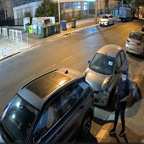הלילה. 4 רכבים נגנבו בשכונת הדר גנים בפ"ת, הגנבים מעדיפים רכבים חשמליים - חדשות בפתח תקווה