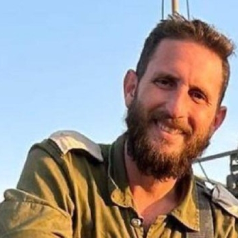 רס"ן במיל' יותם יצחק פלד מראש העין, מפקד פלוגת סיוע מנהלתית נפל בקרב במרכז רצועת עזה. - חדשות בפתח תקווה