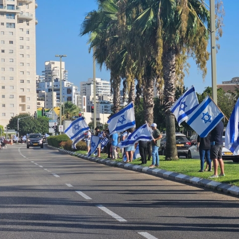 "בליבנו נפתח חלל שלא ניתן למלא": אלפים חלקו כבוד אחרון לסגן שחר בן נון ז"ל מפ"ת שהובא למנוחות - חדשות בפתח תקווה