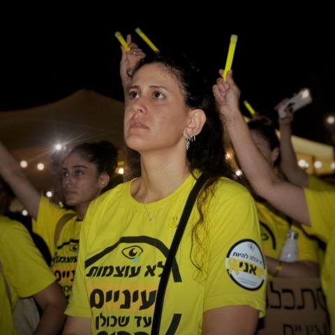 הערב: "מחאת התצפיתניות" למען שחרור החטופים בצומת העיפרון בפתח תקווה - חדשות בפתח תקווה
