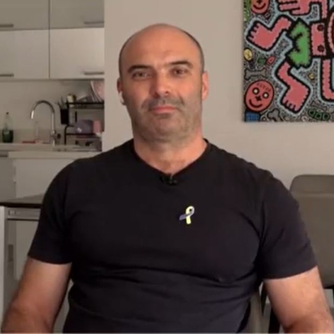 סגן מנהל מחלקת השתלות בבילינסון נעצר בהפגנה לאחר שניסה להעניק טיפול רפואי לאחותו של חטוף מעזה - חדשות בפתח תקווה