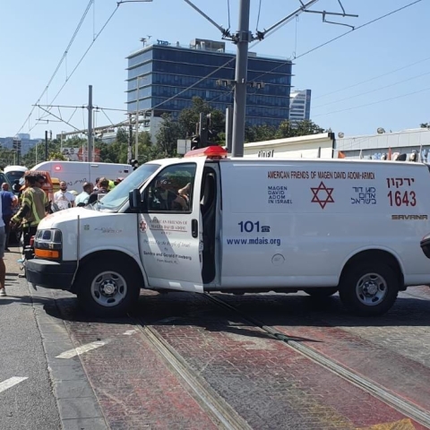 הולך רגל נהרג מפגיעת אופנוע, רוכב האופנוע שפגע בו נפצע קשה - חדשות בפתח תקווה
