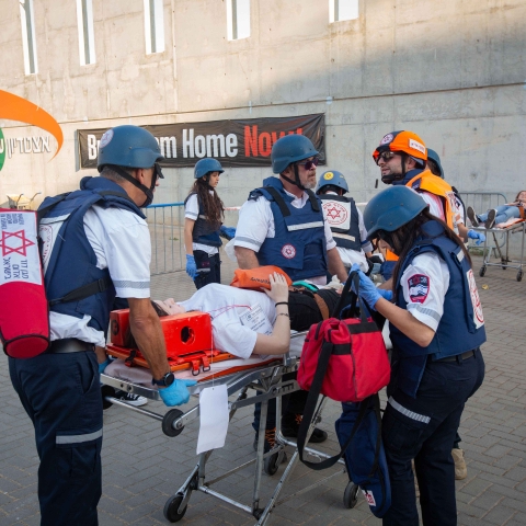 מגן דוד אדום העניק טיפול רפואי ל-60 נפגעים מדומים - זה רק תרגיל! - חדשות בפתח תקווה
