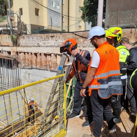 פועל נפצע באתר בניה ברחוב רוטשילד בפתח תקווה - חדשות בפתח תקווה