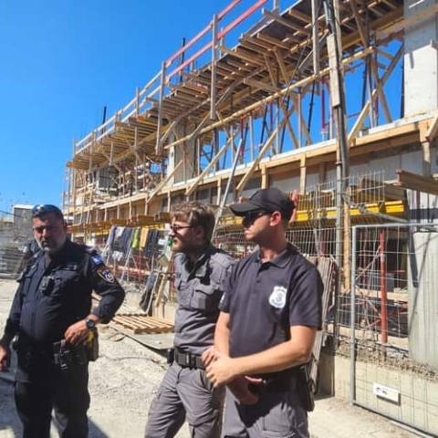 28 שוהים בלתי חוקיים נלכדו באתר בניה בפתח תקווה - חדשות בפתח תקווה