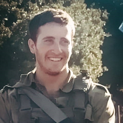 סרן הראל אטינגר ז"ל נפל בקרב בדרום לבנון, אביו נרצח בפיגוע ב-2019 - חדשות בפתח תקווה