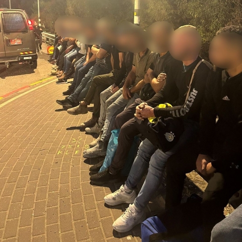 בדרכם למרכז הארץ: 42 שוהים בלתי חוקיים נעצרו ע"י לוחמי משמר הגבול באוטובוסים ציבוריים - חדשות בפתח תקווה