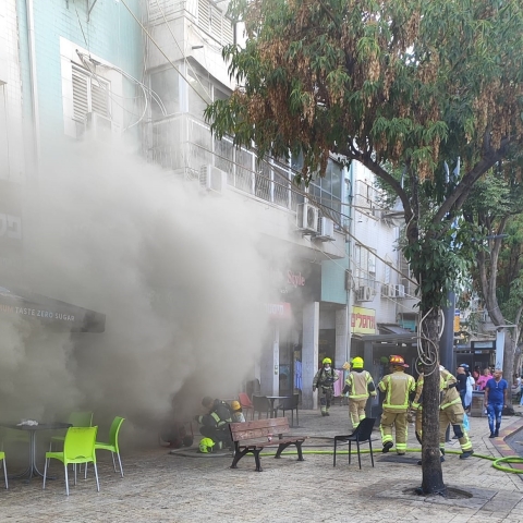 שריפה בחנות במרכז פתח תקווה - חדשות בפתח תקווה