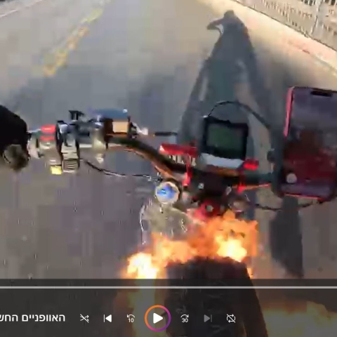 האופניים החשמליים עלו באש במהלך הרכיבה - צפו בסרטון - חדשות בפתח תקווה