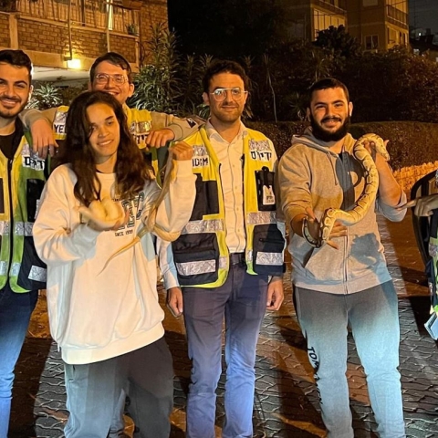 תושבת העיר נעלה את רכבה מבחוץ כאשר המפתחות נשארו בפנים. - חדשות בפתח תקווה