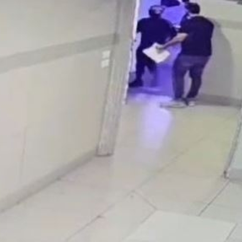  מפגש מסוכן: גנב מול תושב - צפו - חדשות בפתח תקווה