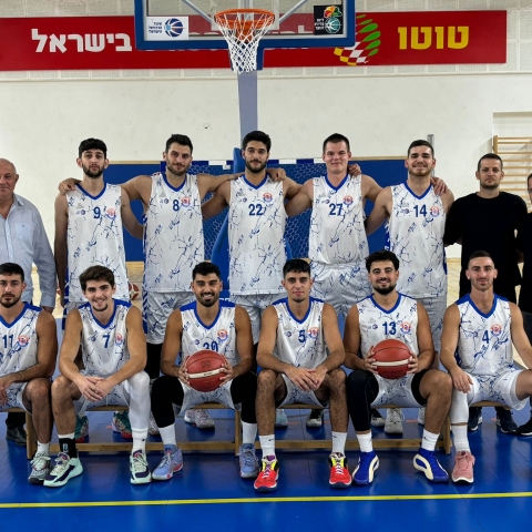 קבוצת הכדורסל של מכבי אליצור פת רשמה ניצחון חמישי בחמישה משחקים. - ספורט בפתח תקווה