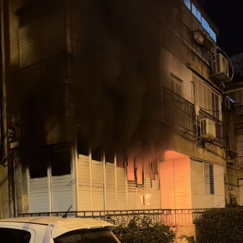 אישה נפגעה בשריפה בדירה ברח' אחד העם בפתח תקווה - חדשות בפתח תקווה