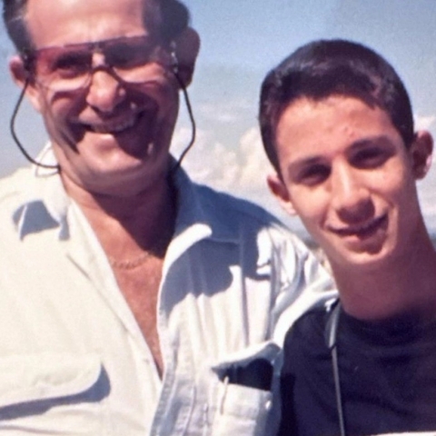 הבדרן האהוב, כוכב ארץ נהדרת ערן זרחוביץ נפרד מאביו דוד, תושב פ"ת שהלך הערב לעולמו - חדשות בפתח תקווה