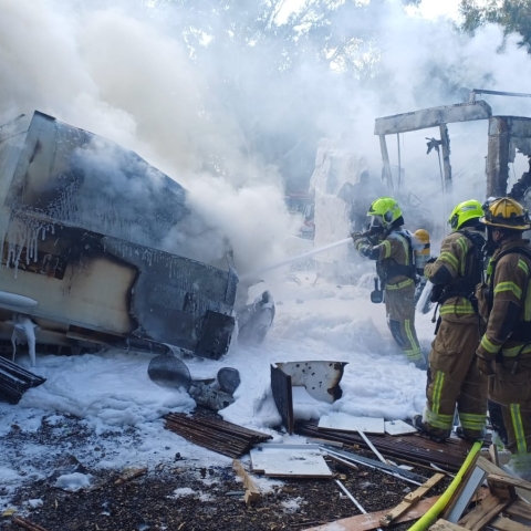 קרוואנים, רכב ומשאית עולים באש בכניסה לבסיס סירקין סמוך לספורטק - חדשות בפתח תקווה