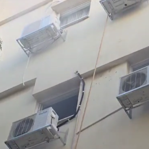 שריפה פרצה בדירה בפ"ת, לוחמי האש הבחינו במכונת כביסה שבוערת - חדשות בפתח תקווה