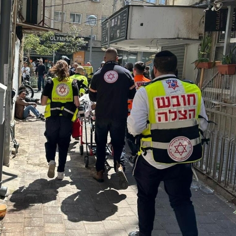 אירוע דקירה על רקע פלילי ברח' ההגנה בפתח תקווה - חדשות בפתח תקווה
