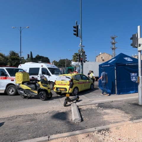 הולכת רגל נהרגה מפגיעת משאית בפתח תקווה - חדשות בפתח תקווה