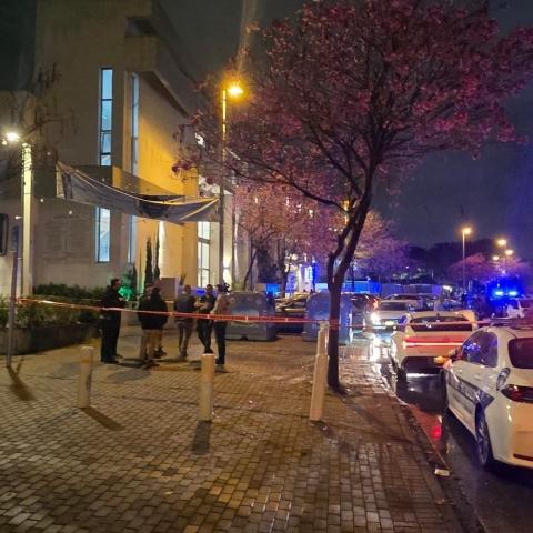 גבר נורה למוות סמוך לבית כנסת בפתח תקווה - חדשות בפתח תקווה