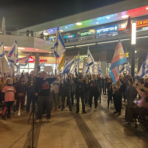 ח"כ מירב כהן ויו"ר לשכת עורכי הדין עו"ד עמית בכר נאמו בהפגנה בכיכר גורן  צפו - חדשות בפתח תקווה