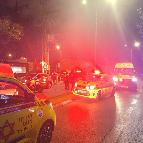 שני בלילה ברח' יצחק שדה: יריות לעבר חנות לממכר מזון - חדשות בפתח תקווה