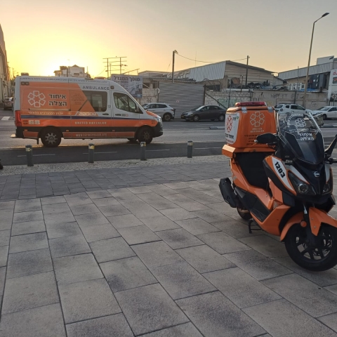 פעוט בן שנתיים נפל מגובה רב של מספר מטרים במרכז מסחרי בפ"ת - חדשות בפתח תקווה