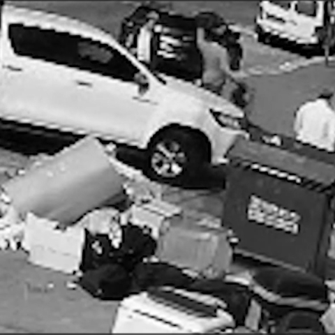השליך רימון רסס לעבר בית בקרבת גן ילדים - צפו בתיעוד - חדשות בפתח תקווה