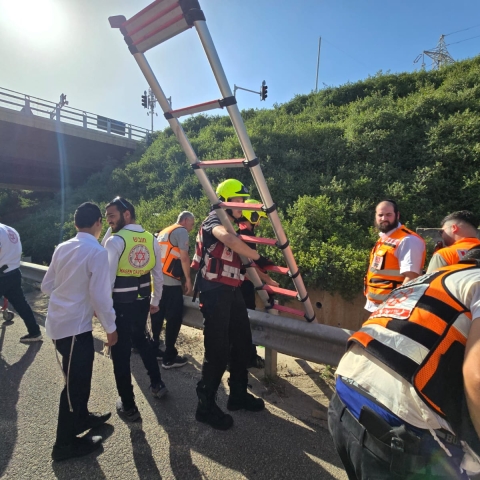 בזמן האזעקה: אישה ניסתה למצוא מחסה ונפצעה, כשנפלה לתעלה בעומק של כ- 3 מטרים - חדשות בפתח תקווה