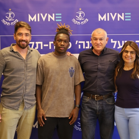 הפועל פתח תקוה מימשה את אופציית הרכישה על שחקן נבחרת זמביה, צ'פיוקה סונגה - ספורט בפתח תקווה