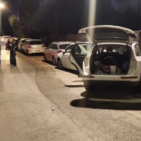 תושב פ"ת שדד רכב בכ"ס, מה מצאו השוטרים ברכבו? - חדשות בפתח תקווה